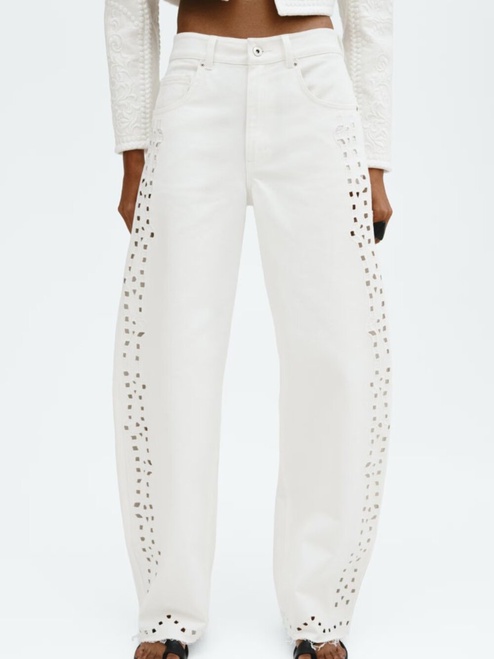 NWT H&M Eyelet-Embroidered White Jeans, Size 4 (current style, sold out!)
